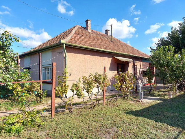 Eladó családi ház, Szolnokon 23.9 M Ft, 2+1 szobás