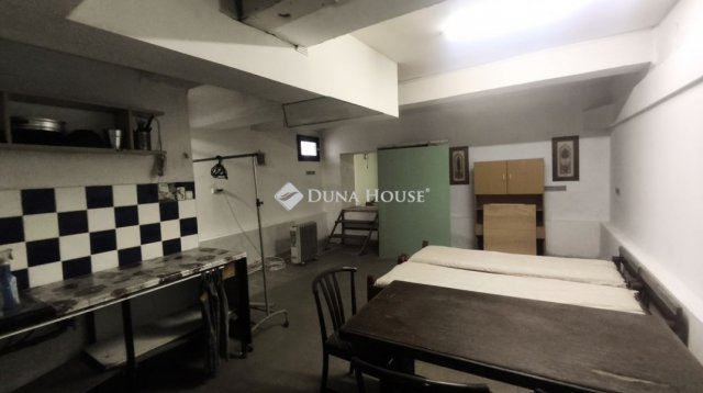 Eladó ipari ingatlan, Budapesten, XIII. kerületben 40 M Ft