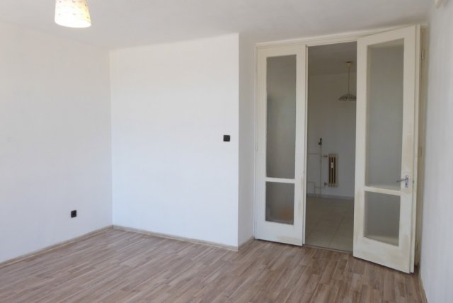 Kiadó téglalakás, albérlet, Pécsett, Sáfrány utcában
