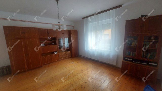 Eladó családi ház, Tatabányán 65 M Ft, 3 szobás