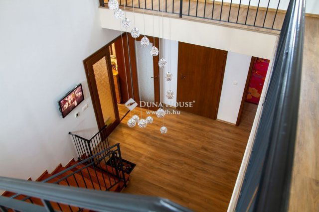 Eladó családi ház, Pécelen 249 M Ft, 6 szobás