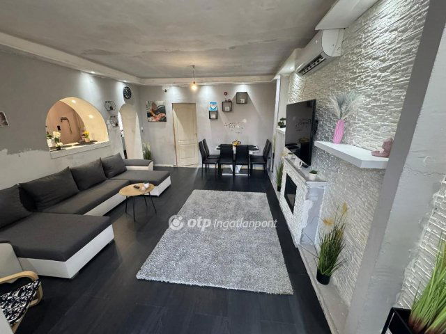 Eladó családi ház, Tápiószentmártonon 19.9 M Ft, 2 szobás