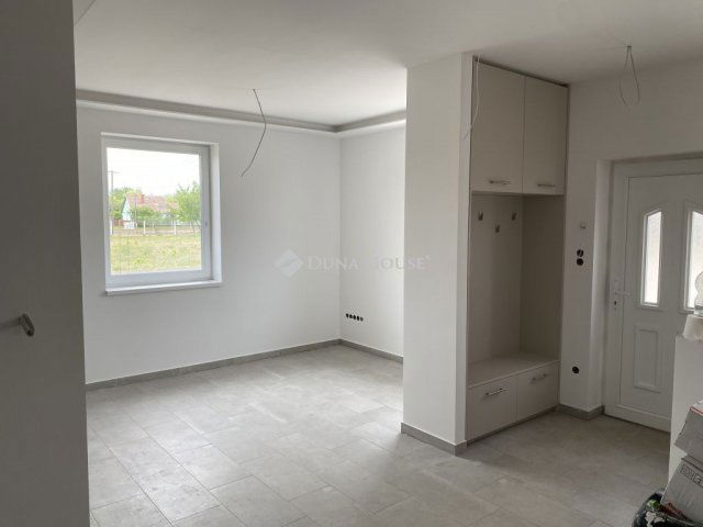 Eladó téglalakás, Tápiószőlősön 45 M Ft, 3 szobás