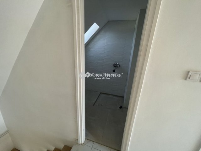 Eladó családi ház, Kecskeméten 98 M Ft, 5 szobás