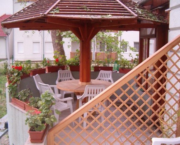 Eladó nyaraló, Balatonszemesen 350 M Ft, 5+6 szobás