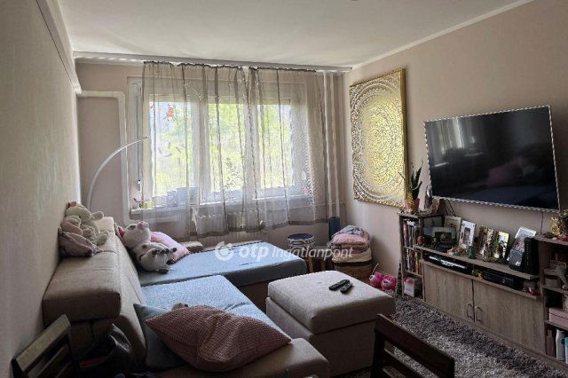 Eladó panellakás, Budapesten, III. kerületben 86.99 M Ft