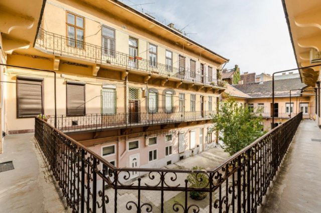 Eladó téglalakás, Budapesten, VII. kerületben 69.5 M Ft