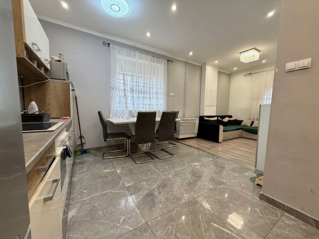 Eladó ikerház, Szegeden 73 M Ft, 2+1 szobás