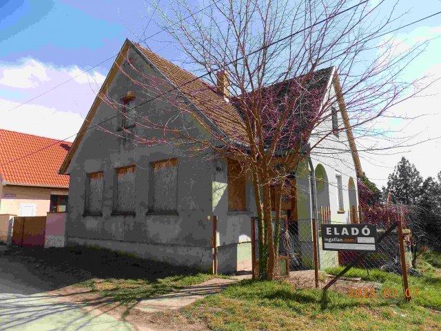 Eladó családi ház, Lánycsókon 23.73 M Ft, 1+1 szobás