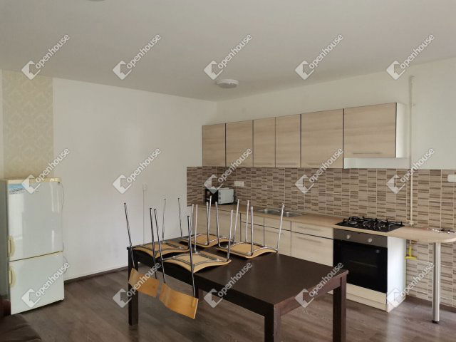 Kiadó téglalakás, albérlet, Tatán 560 E Ft / hó, 5 szobás