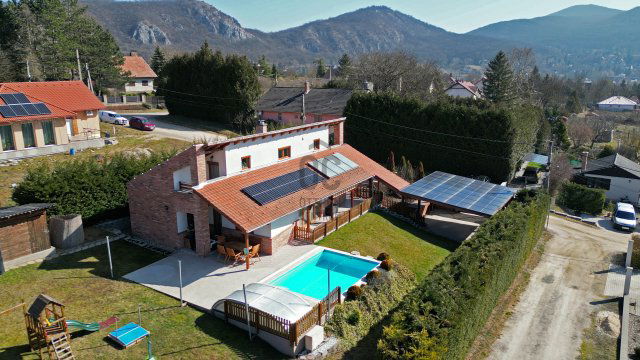 Eladó családi ház, Csobánkán 139.9 M Ft, 5 szobás