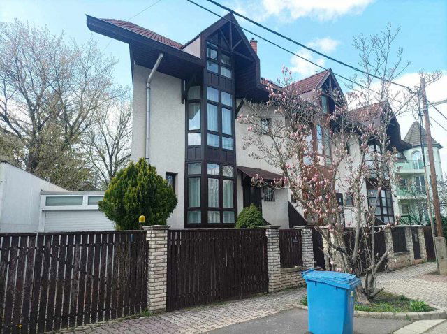 Kiadó családi ház, albérlet, Debrecenben, Nagyerdei körúton