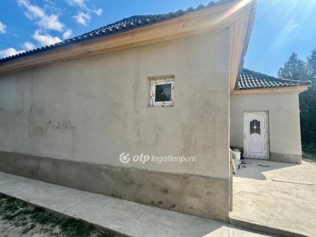 Eladó családi ház, Újszászon 34.99 M Ft, 3+1 szobás