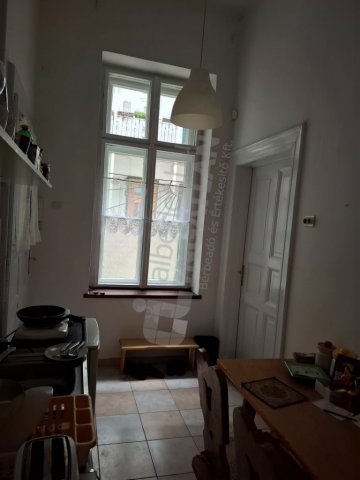 Eladó téglalakás, Budapesten, VIII. kerületben, Auróra utcában