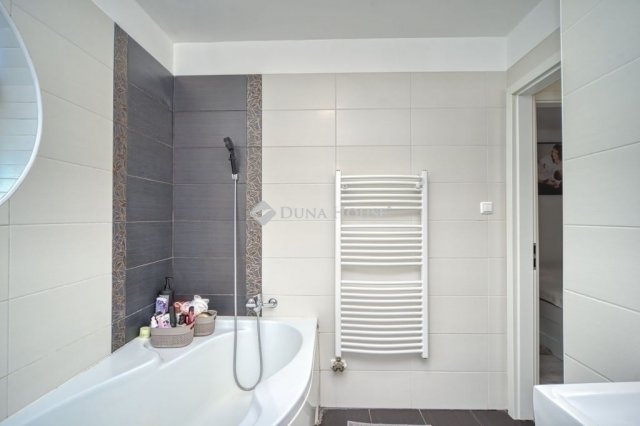 Eladó sorház, Budapesten, X. kerületben 134.9 M Ft, 4 szobás