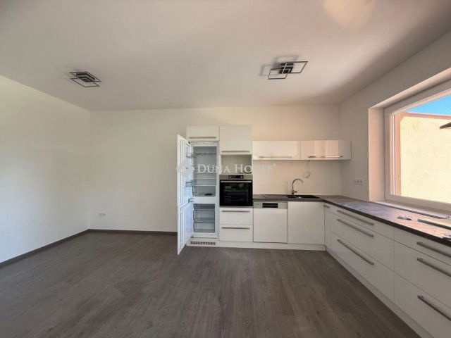 Eladó ikerház, Nagytarcsán 133.7 M Ft, 4 szobás