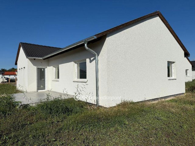 Eladó családi ház, Ráckevén 87.9 M Ft, 4 szobás