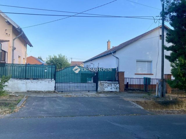 Eladó családi ház, Gödöllőn 139.99 M Ft, 5+1 szobás