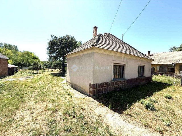 Eladó családi ház, Kajárpécen 11.99 M Ft, 3 szobás