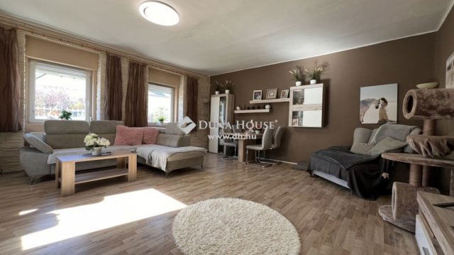 Eladó családi ház, Veszprémfajszon 75 M Ft, 3 szobás