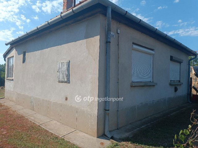 Eladó családi ház, Tiszajenőn 16.5 M Ft, 2+1 szobás