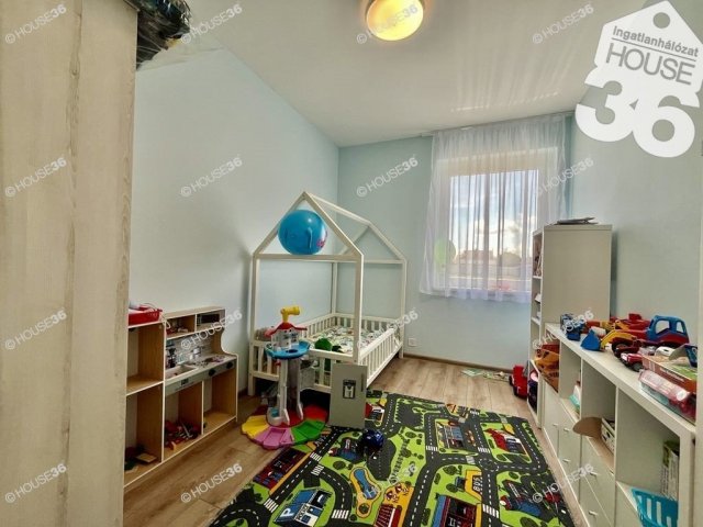 Eladó családi ház, Tiszakécskén 67.9 M Ft, 5 szobás