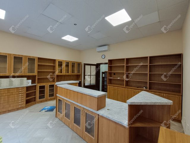 Eladó üzlethelyiség, Sopronban 32.9 M Ft, 1 szobás
