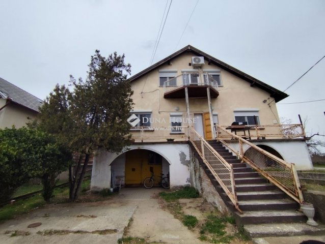 Eladó családi ház, Dunaharasztin 120 M Ft, 7 szobás