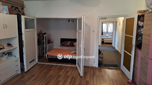 Eladó téglalakás, Szekszárdon 33 M Ft, 2 szobás