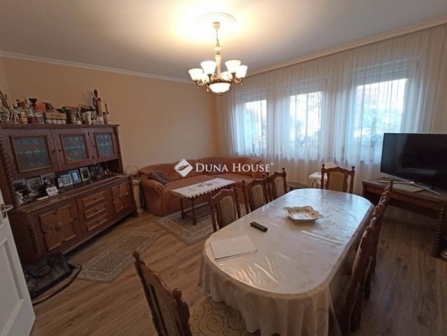 Eladó ikerház, Szegeden 117 M Ft, 5 szobás / költözzbe.hu