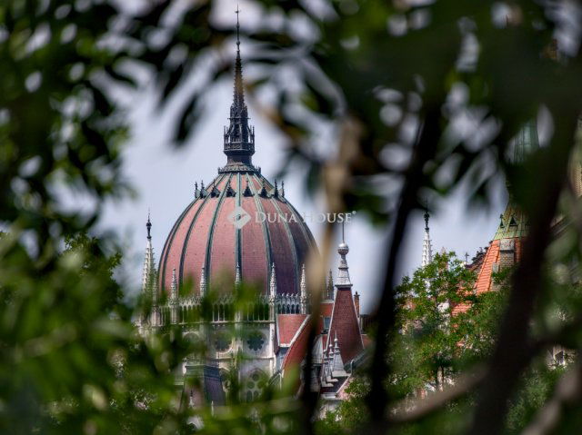 Eladó téglalakás, Budapesten, VI. kerületben 85.9 M Ft, 2 szobás