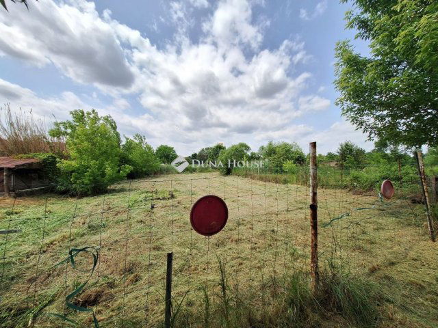 Eladó telek, Bicskén, Botond téren 9.5 M Ft