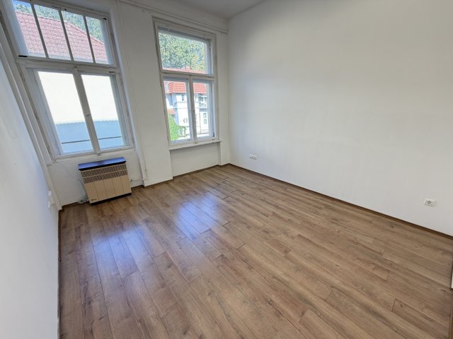 Kiadó iroda, Kaposváron, Fő utcában 40 E Ft / hó, 1 szobás