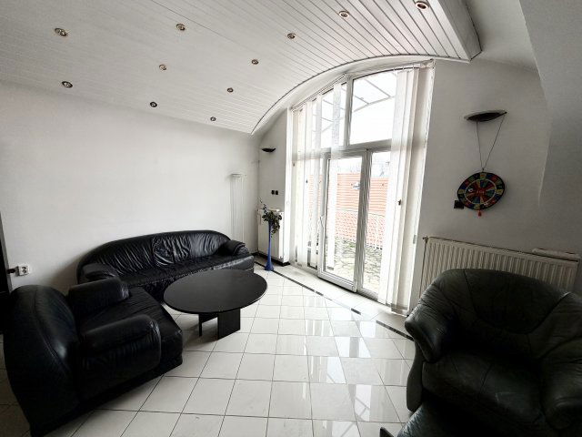 Eladó téglalakás, Pécsett 99 M Ft, 4 szobás