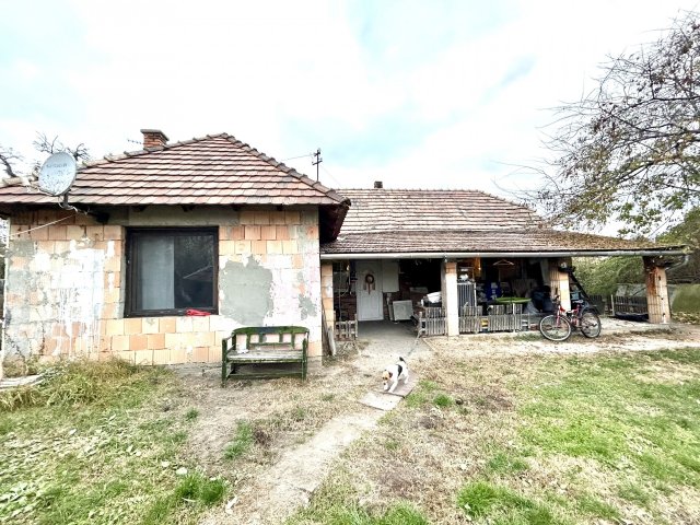 Eladó családi ház, Komáromban 25 M Ft, 3 szobás