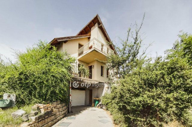 Eladó családi ház, Nadapon 239 M Ft, 5+1 szobás
