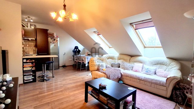 Eladó téglalakás, Pécsett 42 M Ft, 2 szobás