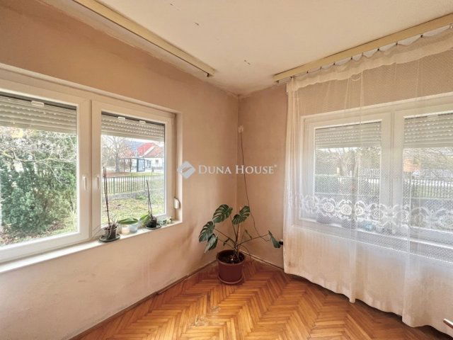 Eladó családi ház, Veszprémben 69.9 M Ft, 4 szobás