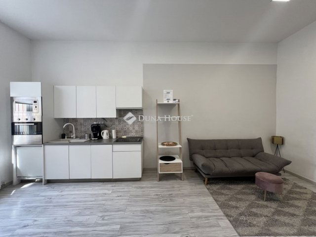 Eladó téglalakás, Budapesten, VI. kerületben 127.5 M Ft