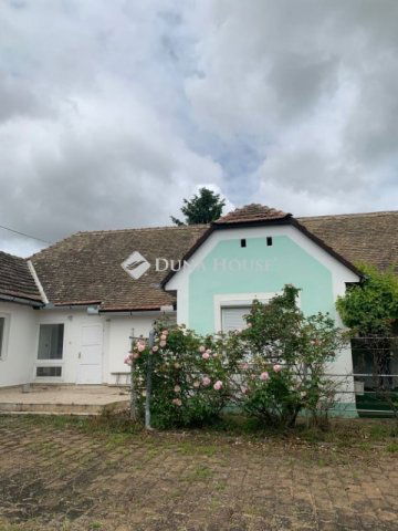 Eladó családi ház, Pakson 55 M Ft, 5 szobás