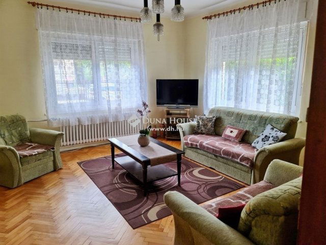 Eladó családi ház, Vácon 109 M Ft, 5 szobás