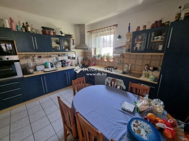 Eladó családi ház, Szigetszentmiklóson 104.9 M Ft, 5 szobás