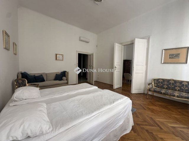 Eladó téglalakás, Budapesten, V. kerületben 259.9 M Ft, 3 szobás