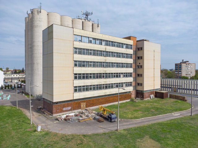 Kiadó ipari ingatlan, Miskolcon, Zsolcai kapun 3000 E Ft / hó