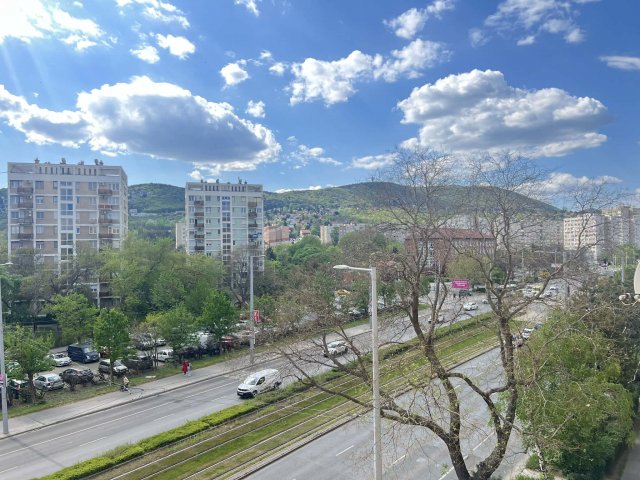 Eladó panellakás, Budapesten, III. kerületben, Vörösvári úton