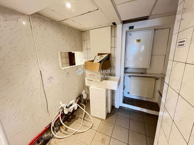 Eladó üzlethelyiség, Budapesten, V. kerületben 399 M Ft