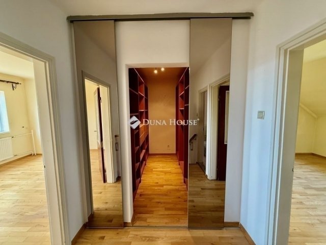 Eladó ikerház, Pécsett 99 M Ft, 4 szobás / költözzbe.hu