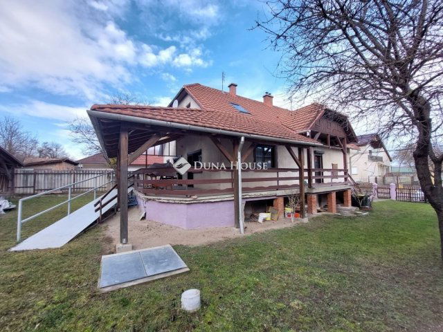 Eladó családi ház, Vértesbogláron 68.9 M Ft, 6 szobás