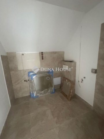 Eladó téglalakás, Siófokon 46.429 M Ft, 1 szobás