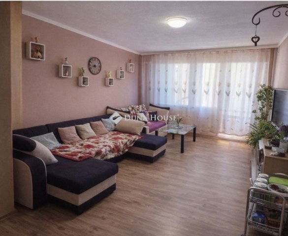 Eladó panellakás, Tatabányán 41.5 M Ft, 2 szobás